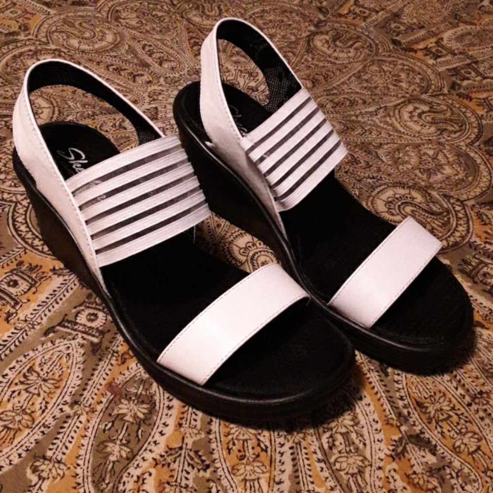 SKETCHERS black and white memory foam sandals